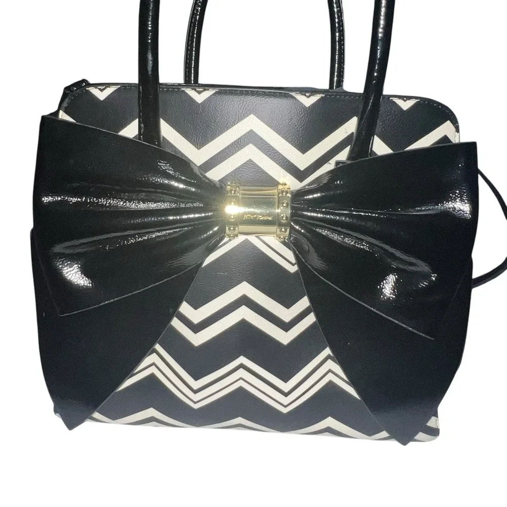 Betsey Johnson Large SATCHEL BLACK WHITE with BIG BOW Zig Zag Print Faux Leather